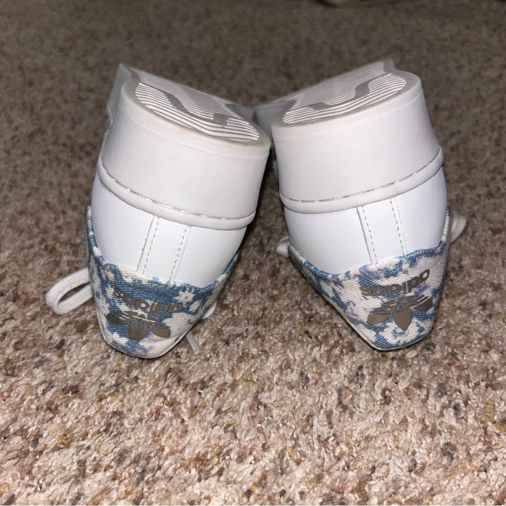 Adidas Women's 7 Superstar Dreamy Floral - Picture 8 of 9